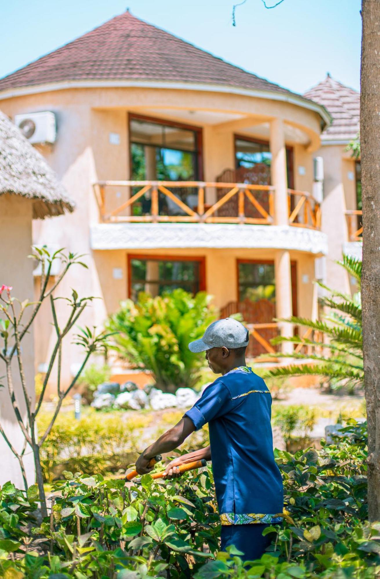 Sansi Kae Beach Resort Michamvi Kae Bagian luar foto