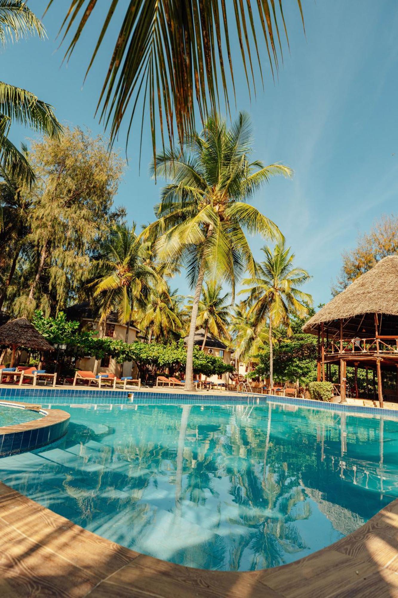 Sansi Kae Beach Resort Michamvi Kae Bagian luar foto